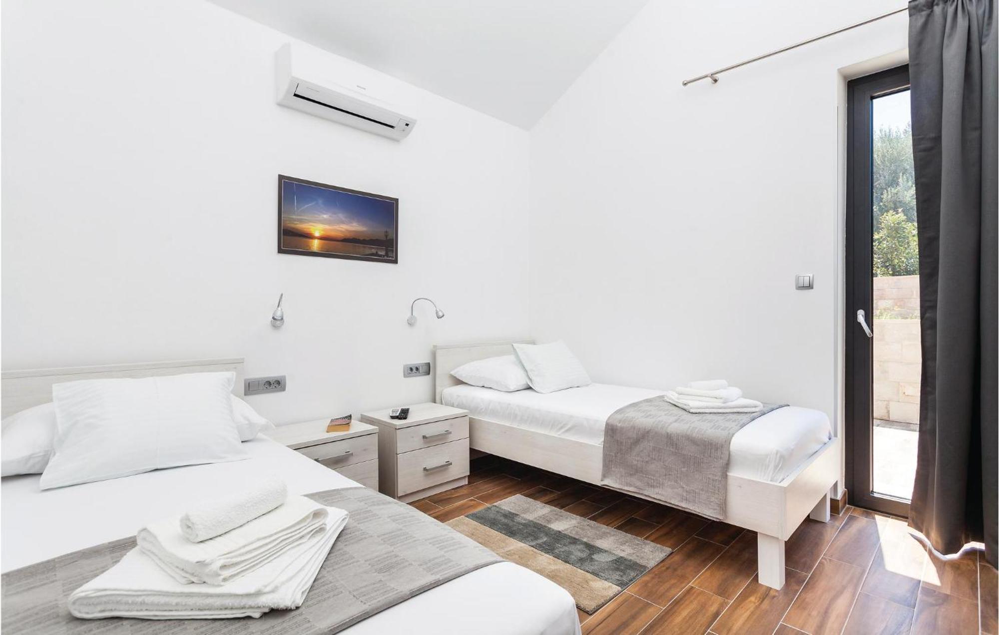 Nice Home In Kneze With Wifi Pupnat Exterior photo